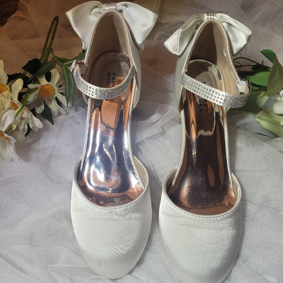 2/$30 BADGLEY & MISCHKA KIDS SHOES SIZE 4 Worn once... - Picture 11 of 15